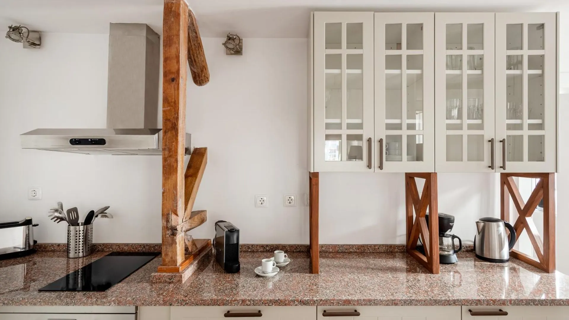 Lisbon Cozy Nest In Santa Catarina Apartment