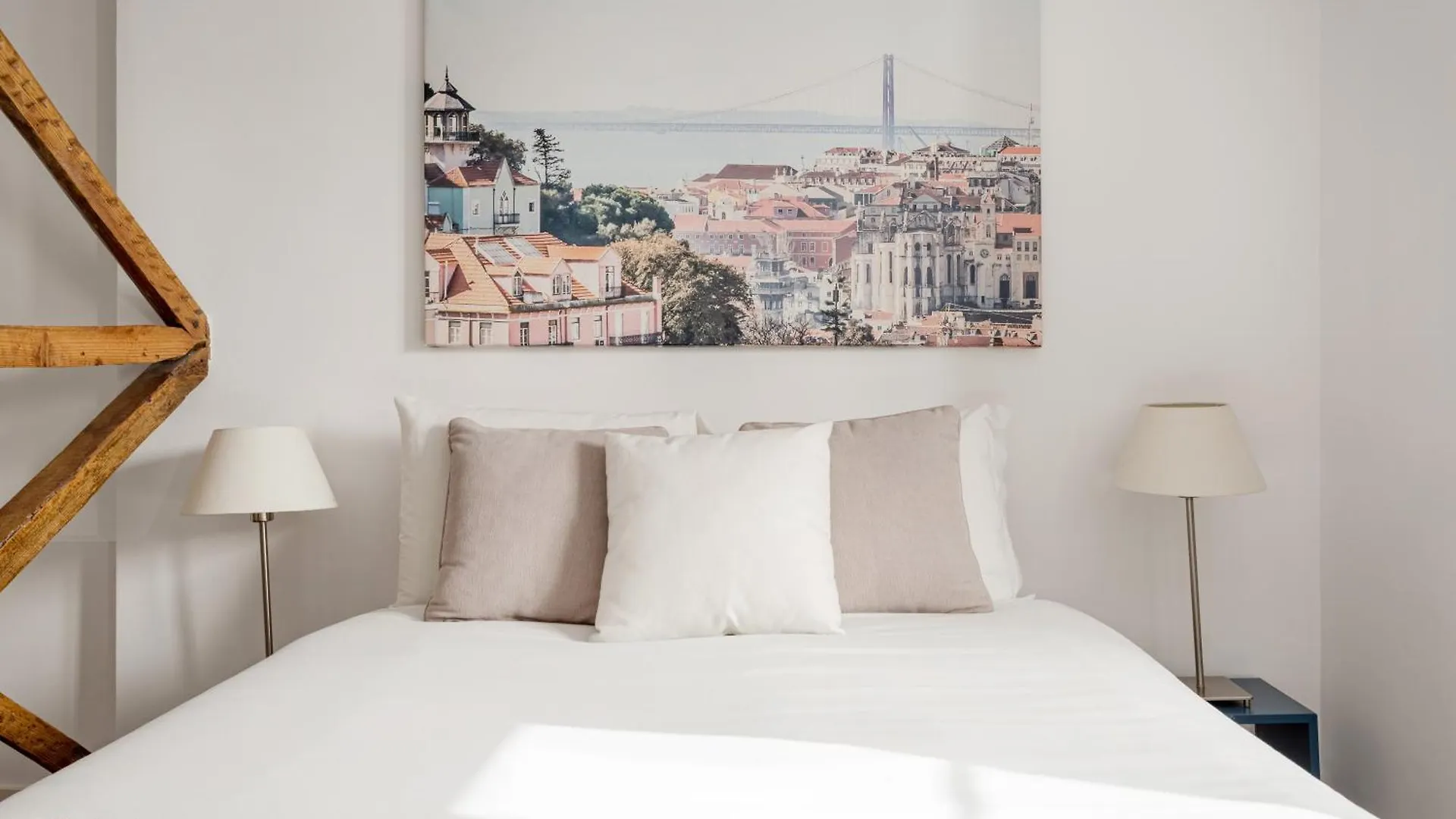 Lisbon Cozy Nest In Santa Catarina Apartment
