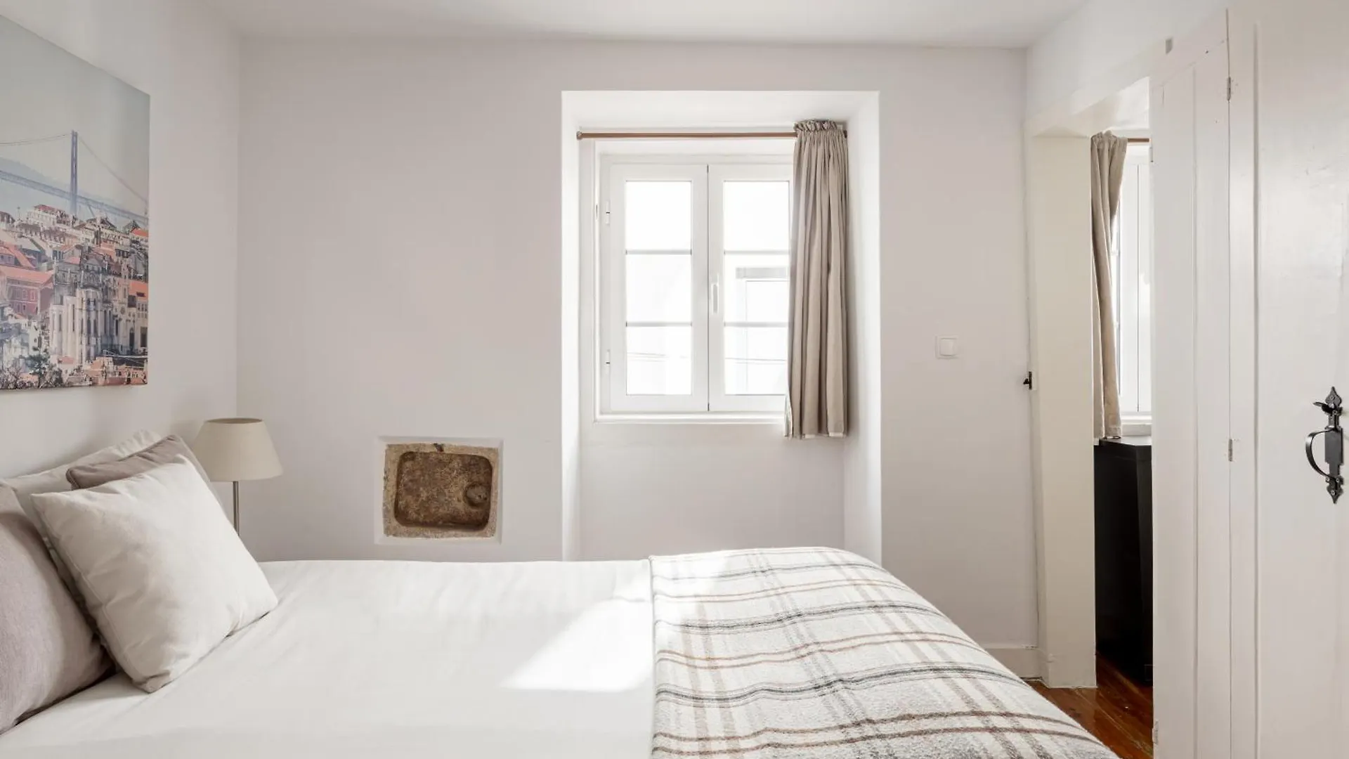 Lisbon Cozy Nest In Santa Catarina Apartment Portugal